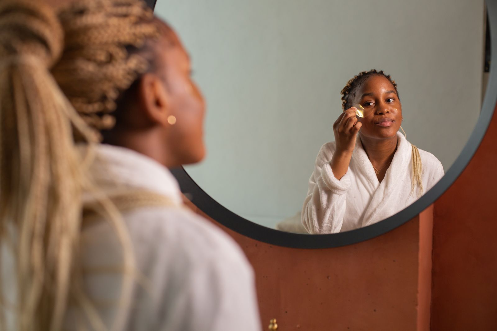 Association d'actifs, peau réactive et routines minimalistes pour ne pas abîmer sa barrièr